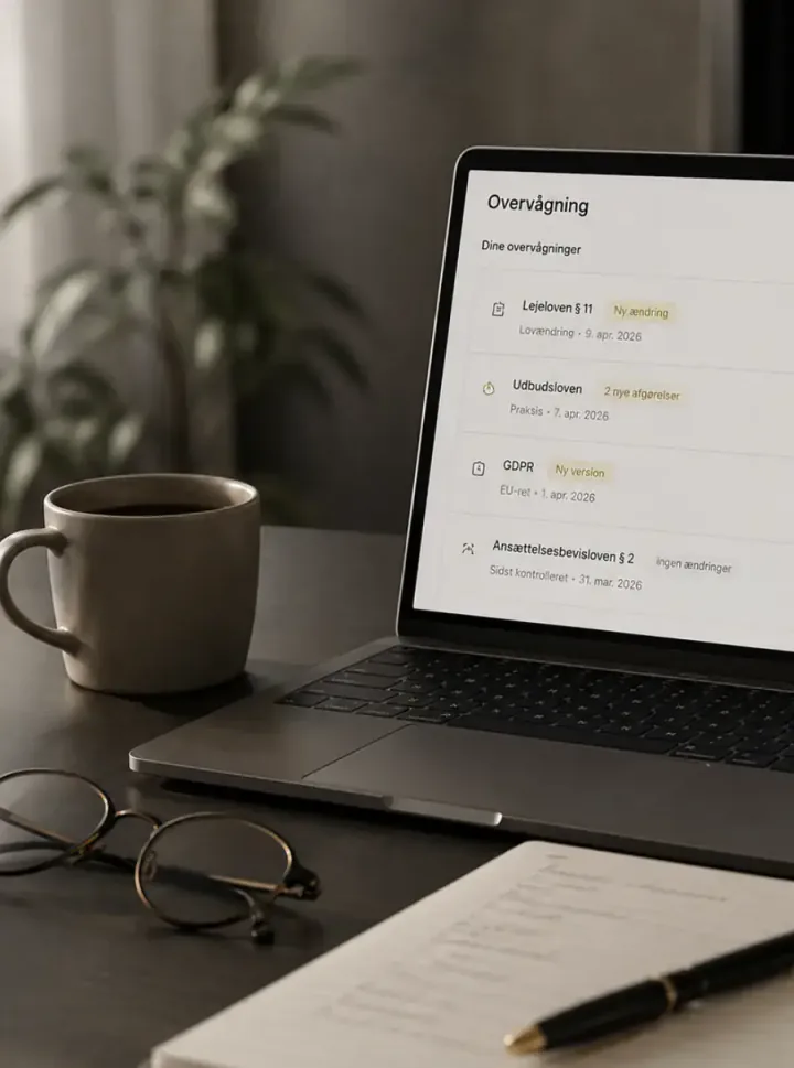 APIZ-overvågning vist på laptop med juridiske ændringer og opfølgning